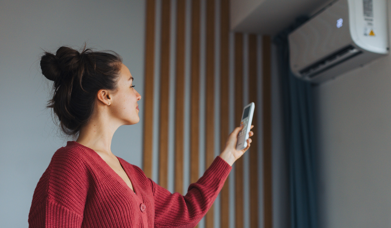 Egy lány állítja a klímát