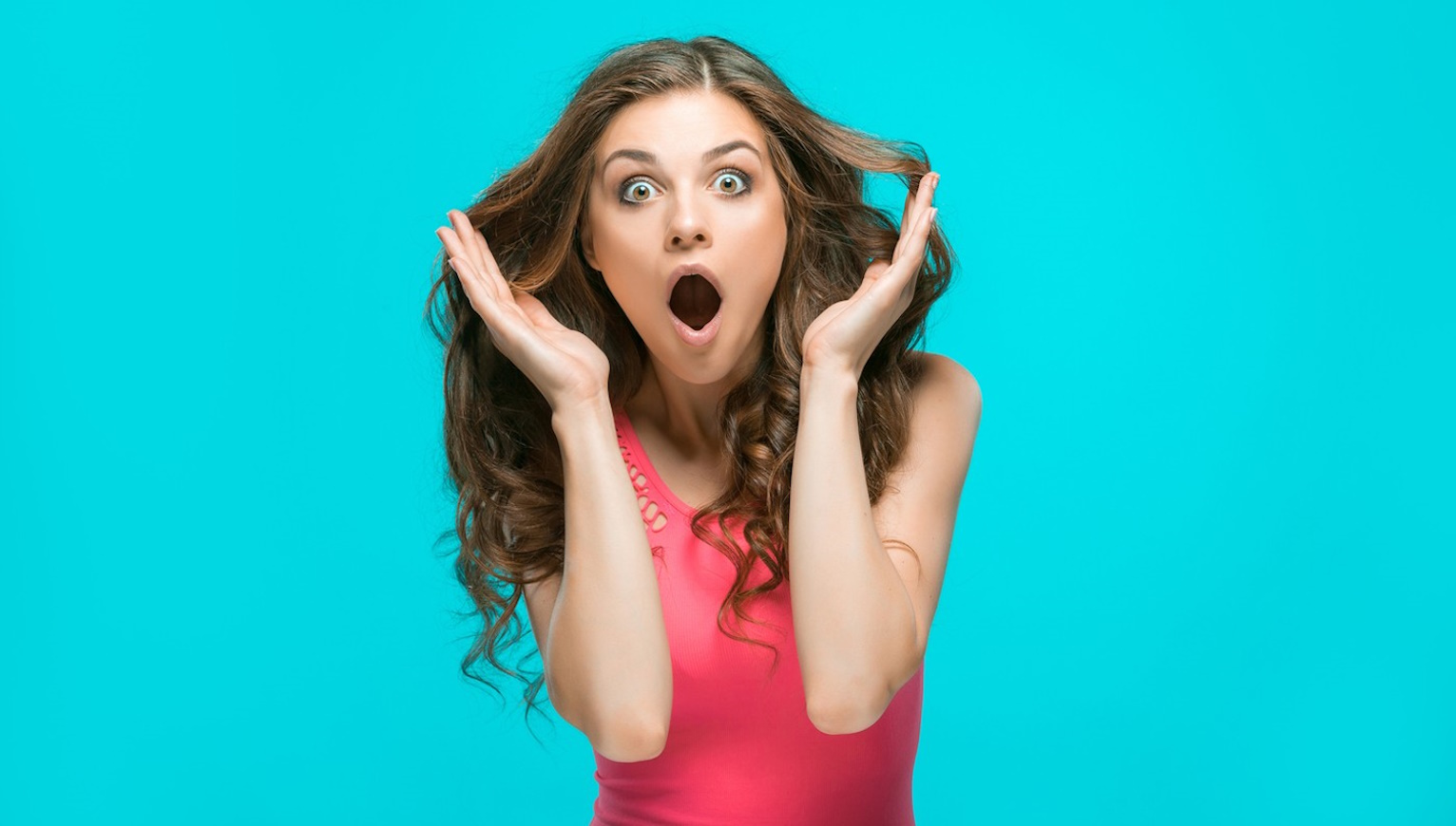 nagyon meglepődött a fiatal szép lány