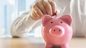 Perselybe dob pénzt