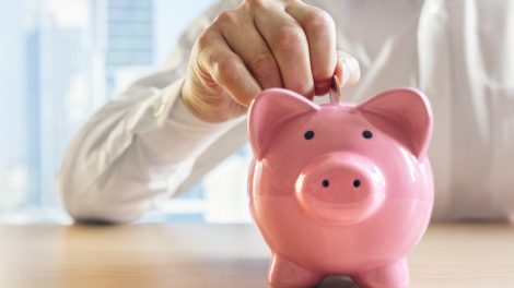 Perselybe dob pénzt