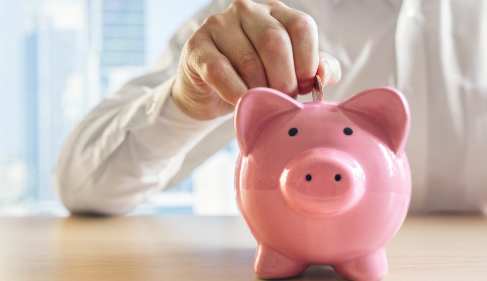 Perselybe dob pénzt