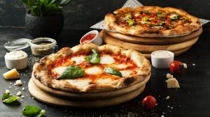 gyönyörű rusztikus pizzák fatálon