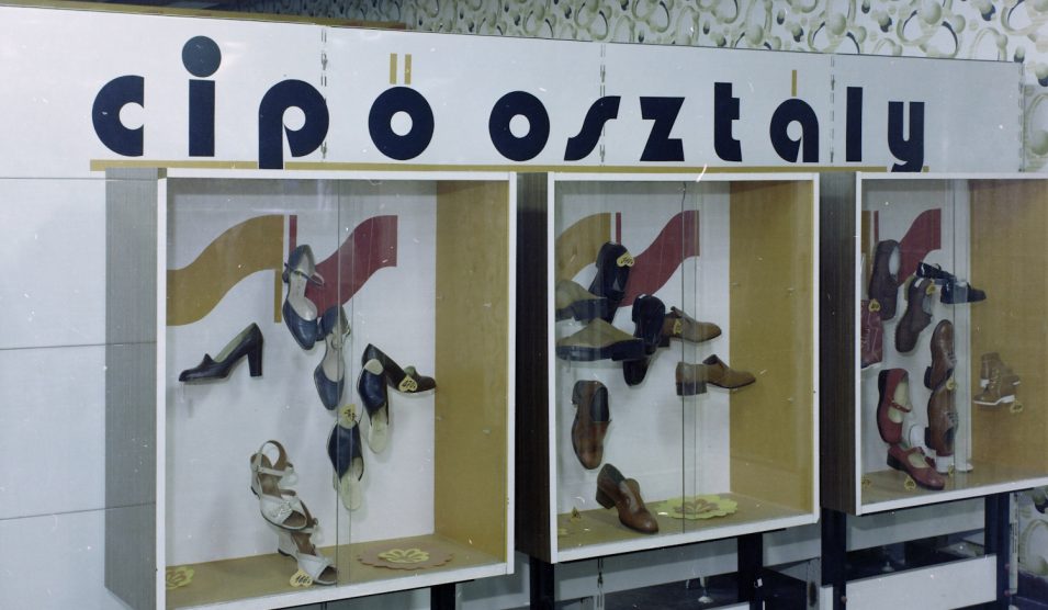 régi cipők a szocializmusban