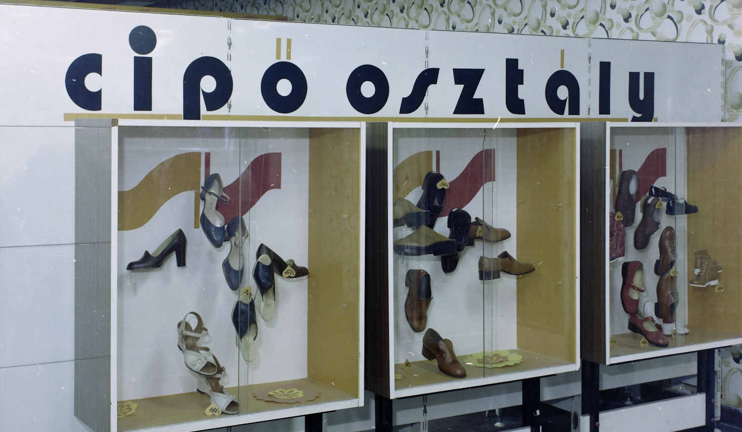 régi cipők a szocializmusban