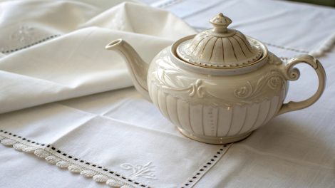 régi szép porcelán teáskancsó