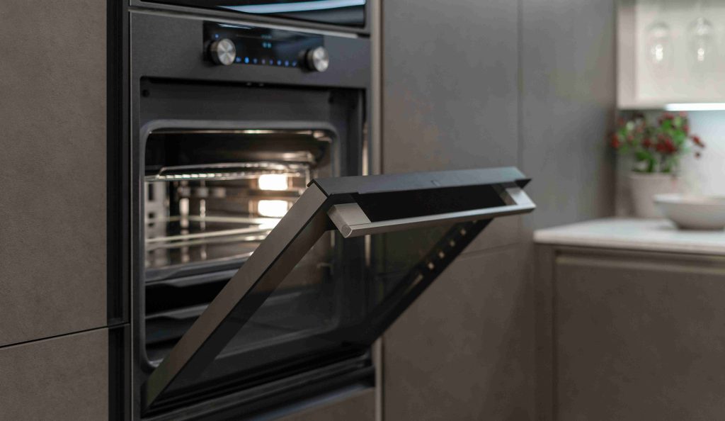 beépíthető sütő antracit konyhában