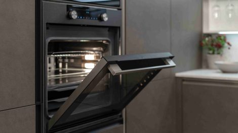 beépíthető sütő antracit konyhában