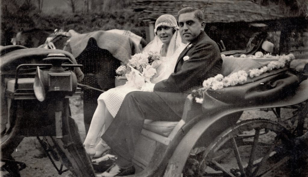 régi fotó vidéki esküvőről fekete fehér