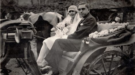 régi fotó vidéki esküvőről fekete fehér