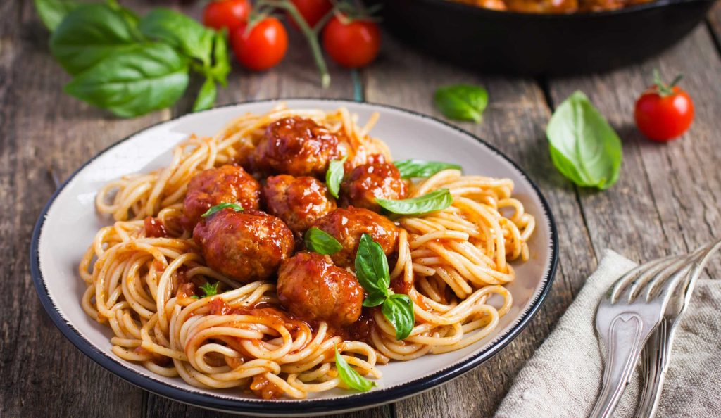 spagetti húsgolyókkal és paradicsomszósszal