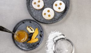 Borsos narancslekvárral töltött linzer recept A Kotányi-dinasztia című könyvből