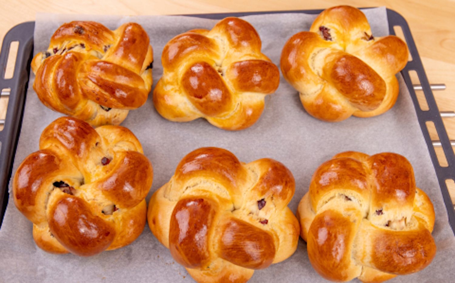 Aszalt gyümölcsös kalács