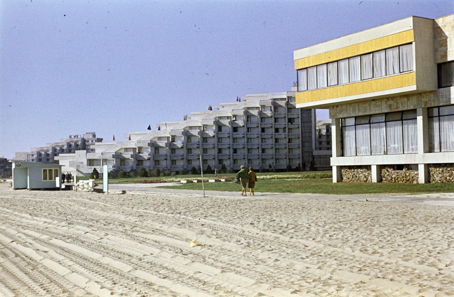 1972. Albena, balra a Hotel Orlov, jobbra a Hotel Dorostor