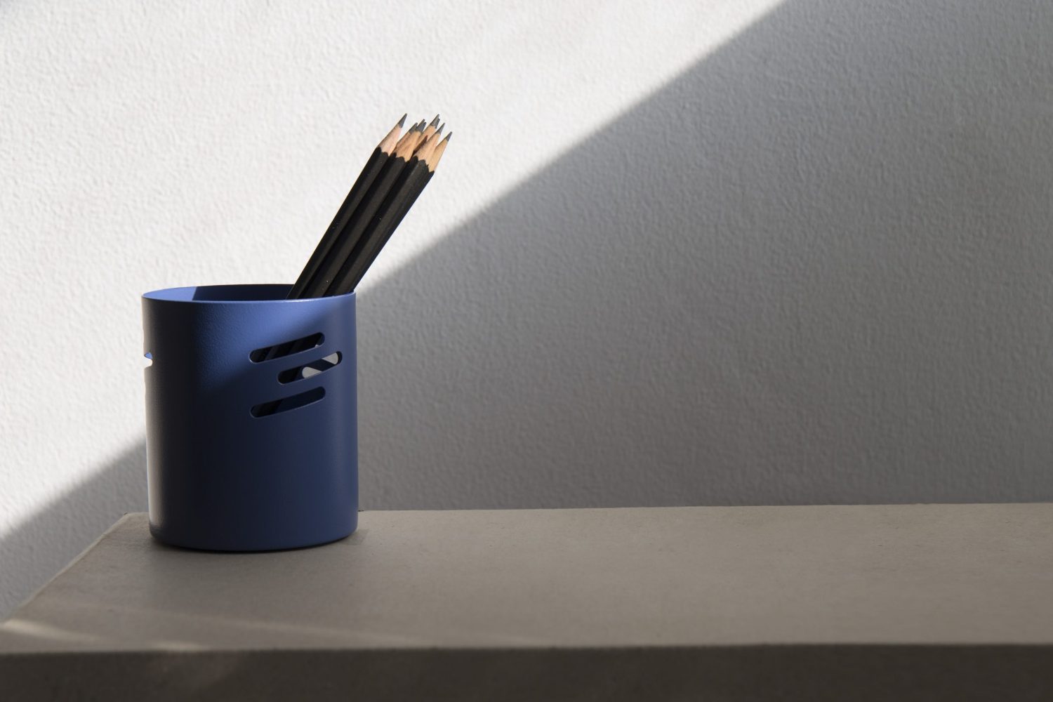 Ceruzatartó az asztalon