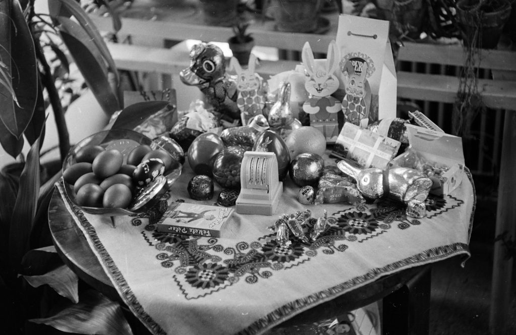 1962-ben valakinél nagyon gazdag lehetett a húsvét ennyi ajándékkal