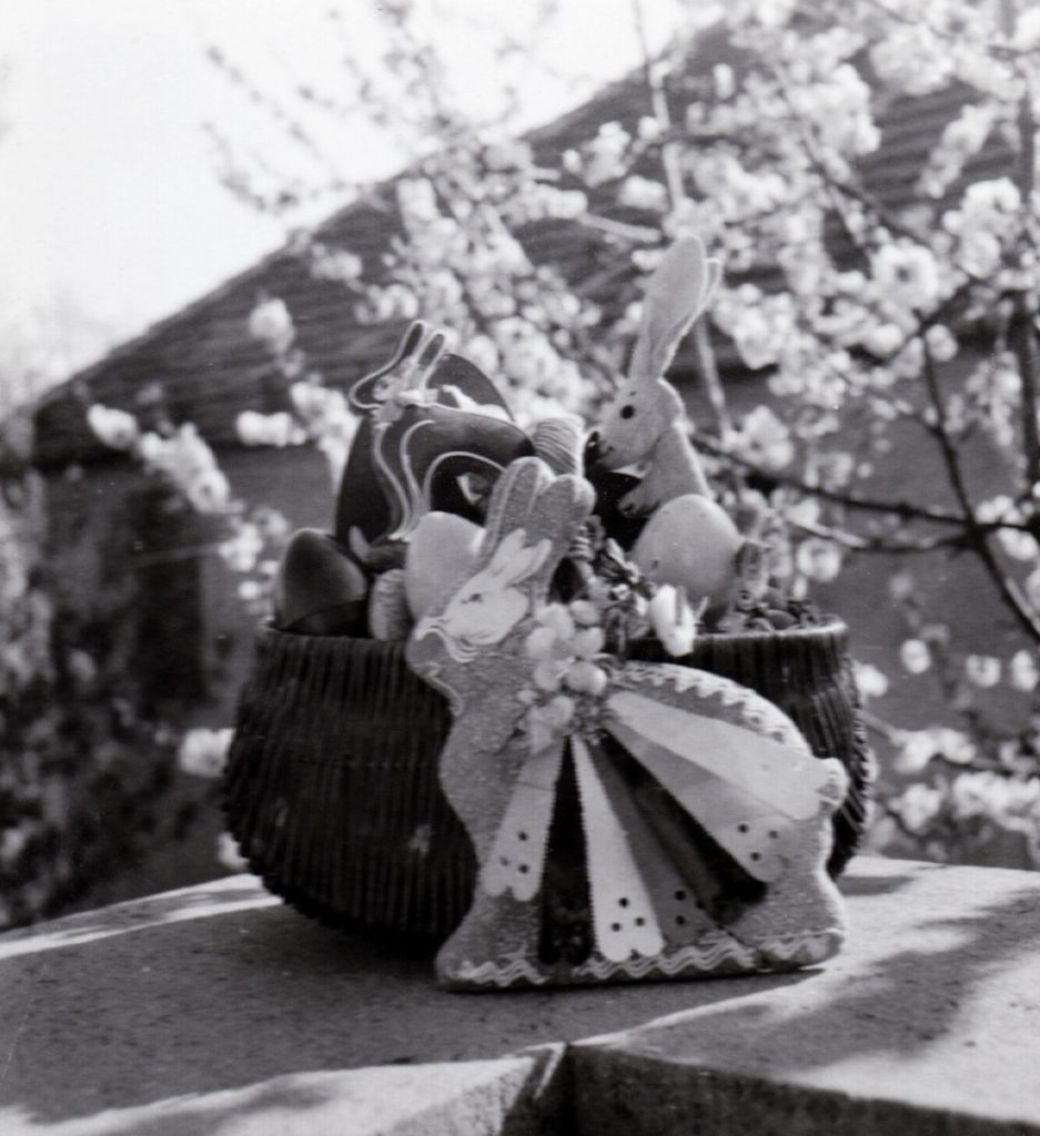 1964. egy gyönyörű húsvéti kosár
