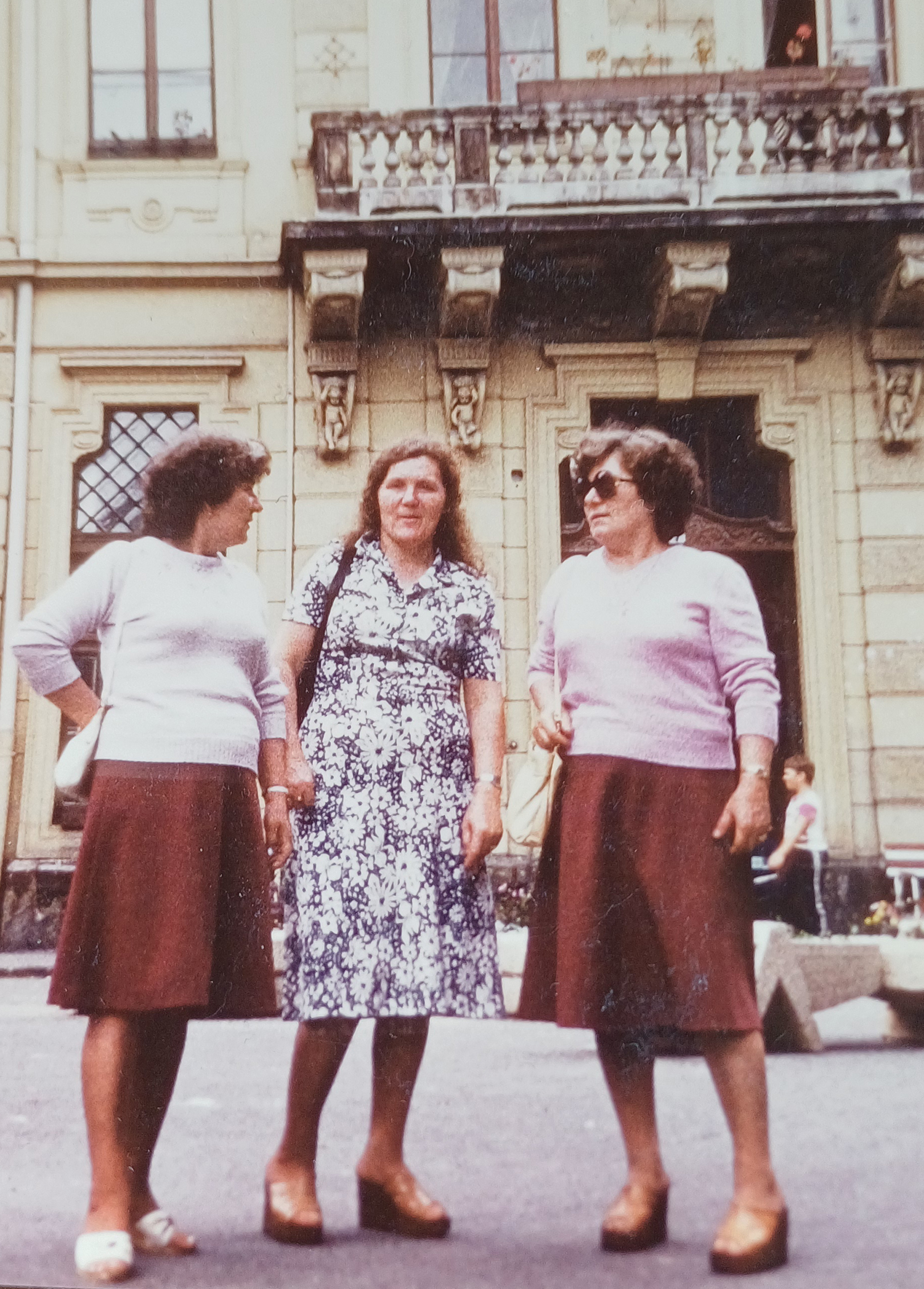 Szalay Irén és Ida kisebbik húgukkal