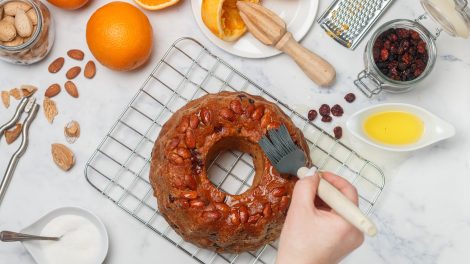 Kuglóf készítés a konyhában