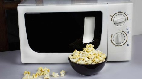 mikró előtte popcorn