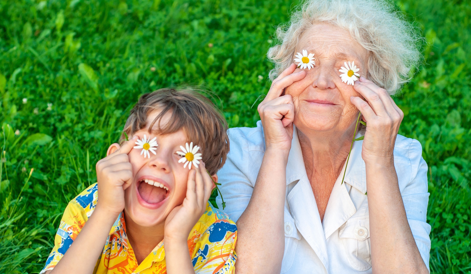 Nagymama a fiú unokájával
