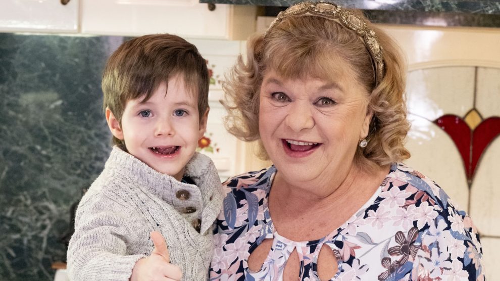 oszvald marika az unokájával