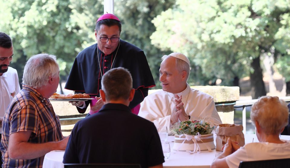 Leó pápa húsvétkor sem csap nagy lakomákat