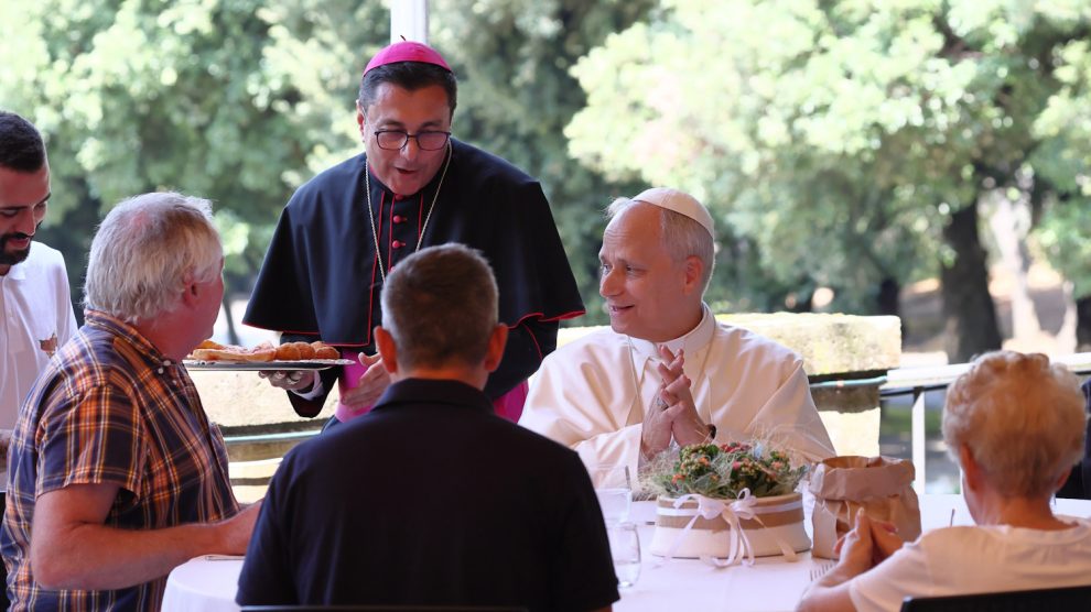 Leó pápa húsvétkor sem csap nagy lakomákat