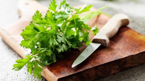 petrezselyem vágódeszkán