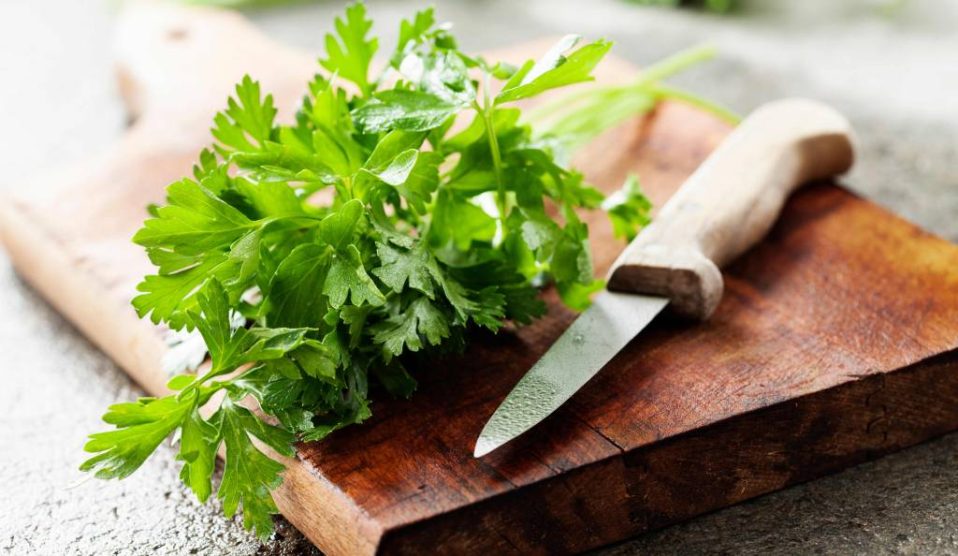 petrezselyem vágódeszkán