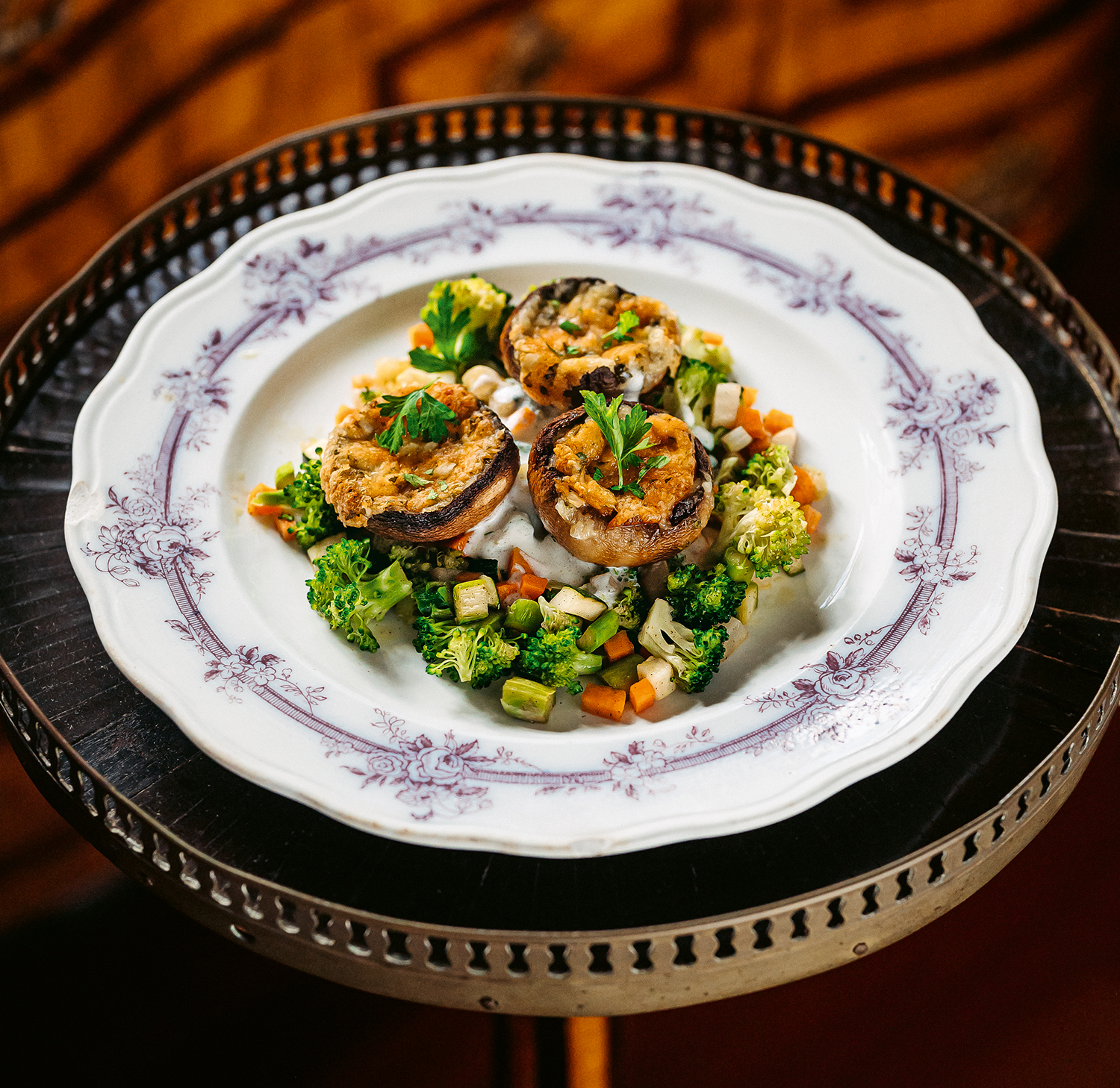 Polgár Tünde Terítéken az étrendem című szakácskönyvének receptje: Sült zöldségek töltött gombával