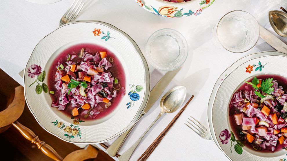 Polgár Tünde Terítéken az étrendem című szakácskönyvének receptje: Lilakáposzta-leves