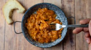 tojáspörkölt edényben