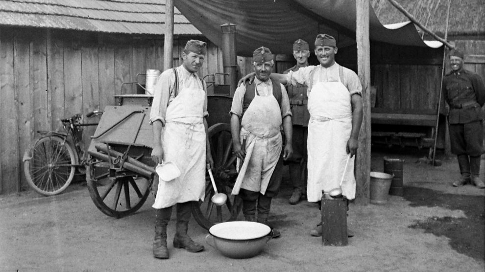 régi mestereségek fekete fehér kép