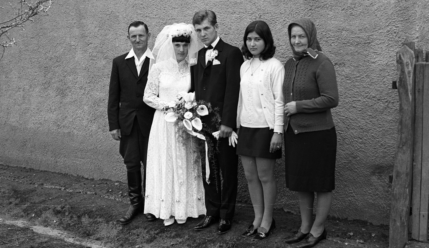 régi kép a fortepanról ami rokonokat ábrázol