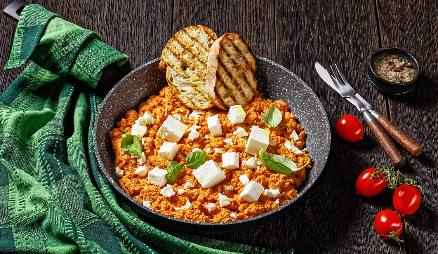 A görög paradicsomos tojásrántotta a strapatsada