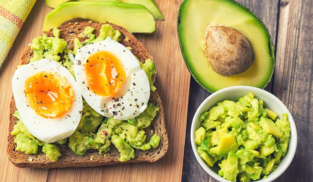 avokádós tojásos toast