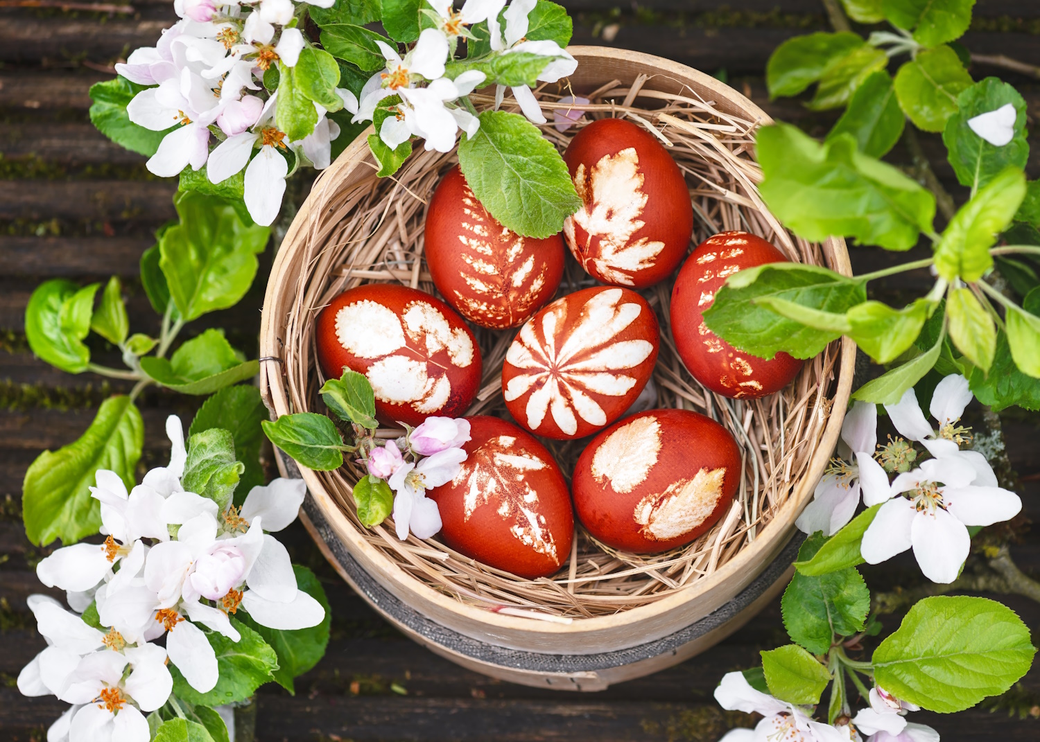 húsvéti tojásfestés természetes alapanyagokkal