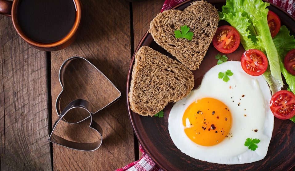 szív alakú tükörtojás