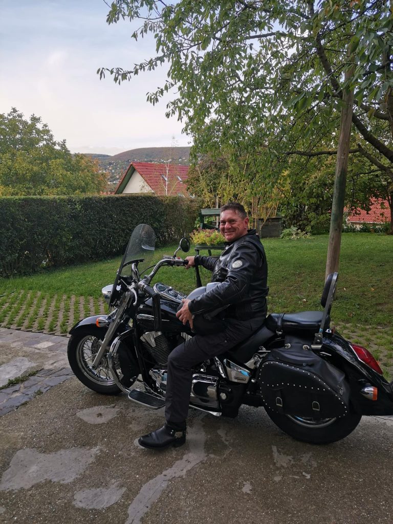 vomberg firgyes motoron otthon