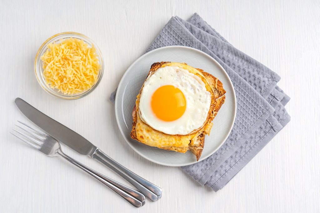 Croque Madame francia bundás kenyér tökürtojással