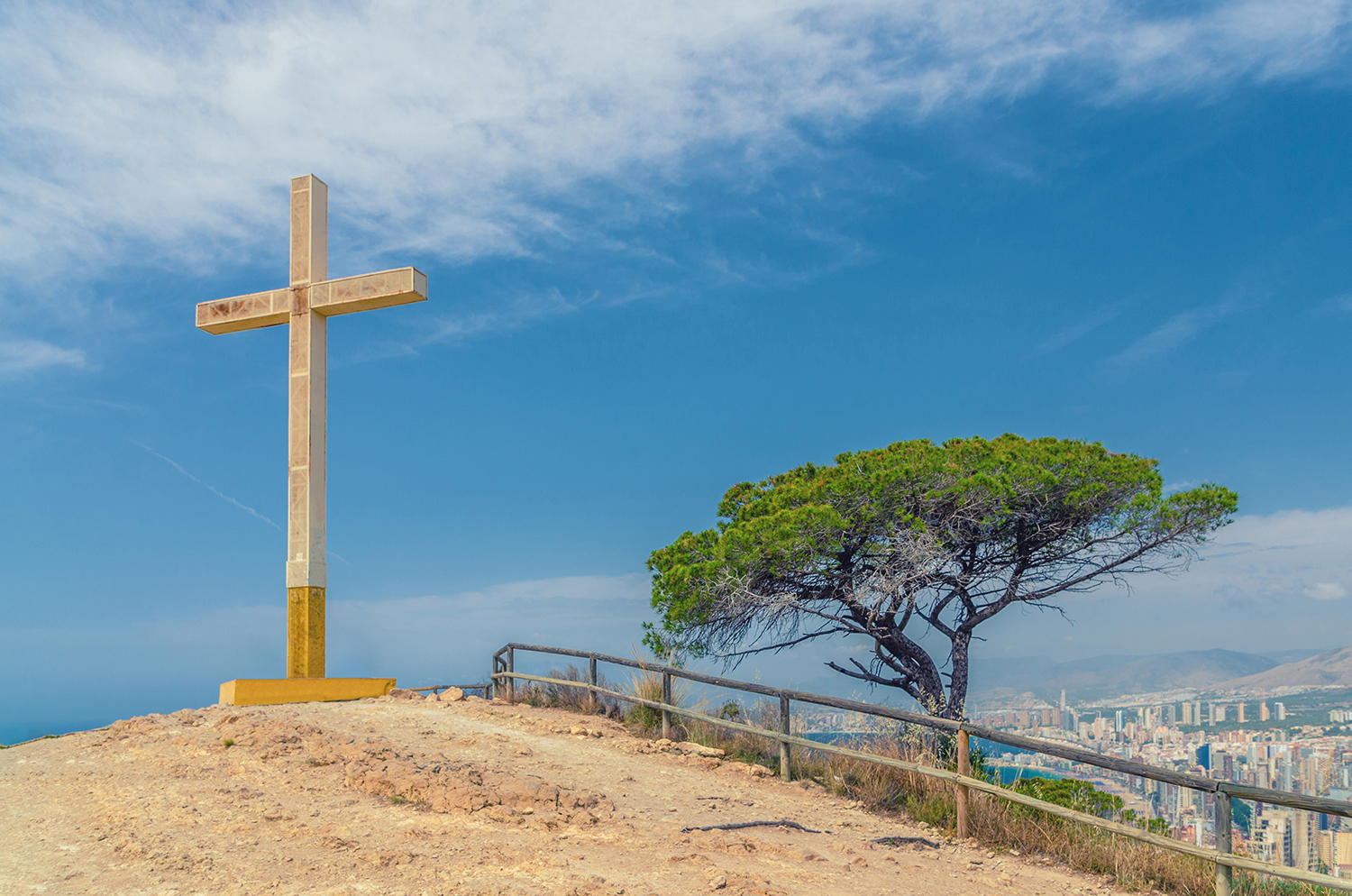 B. Lukács Andrea (Andy) digitális nomád | Meglepetés La Cruz de Benidorm La Creu óriáskereszt