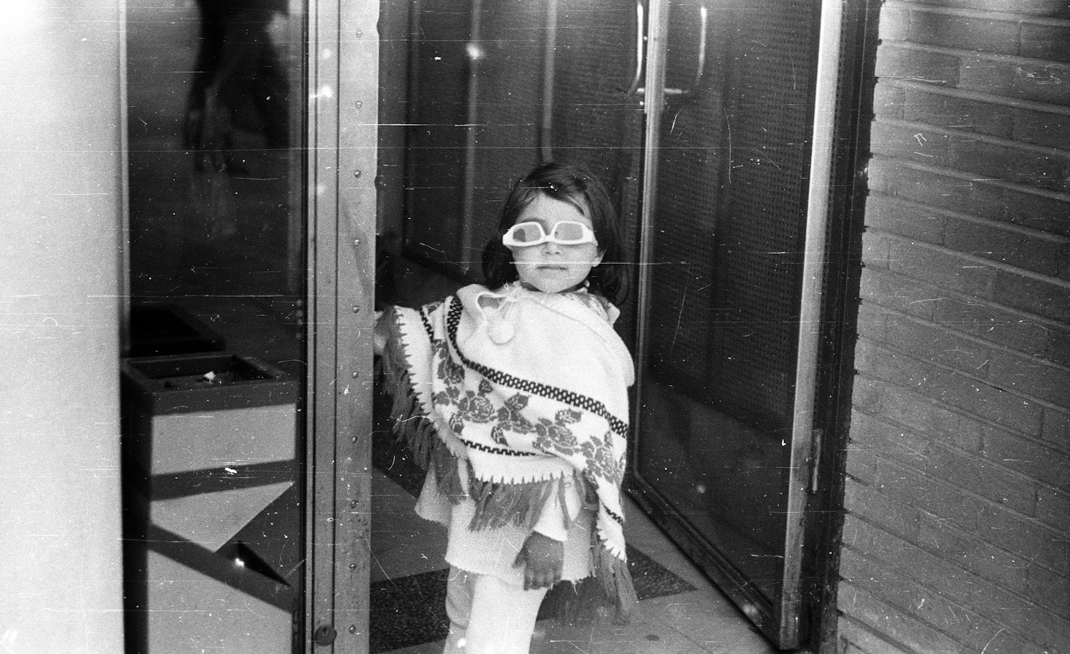 Kislány divatosan felöltözve