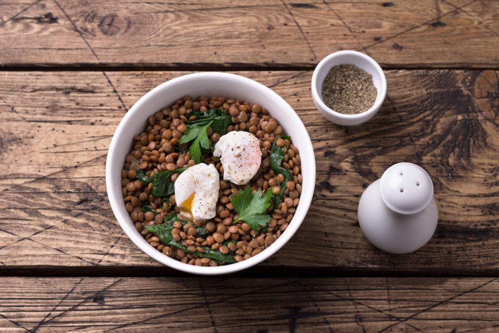 lencseragu tojással szépen tálalva