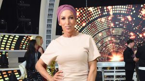 rubint réka kopaszon kendővel a fején