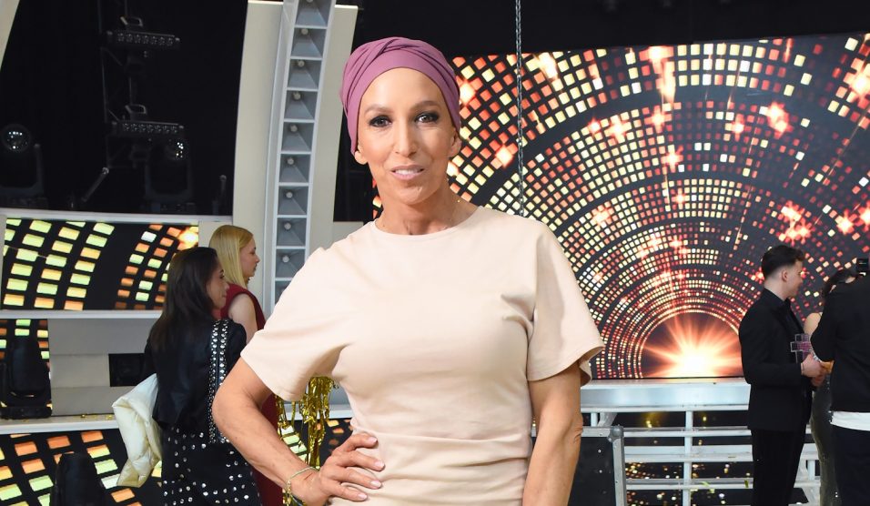 rubint réka kopaszon kendővel a fején