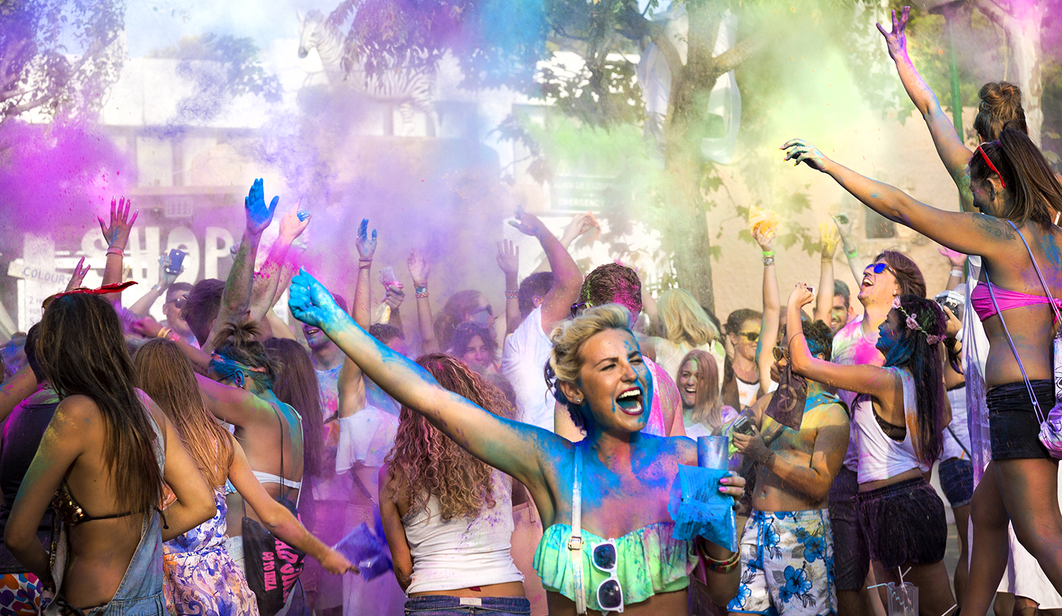 Ibizán bulizó emberek