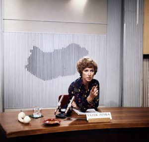 1976. a MTV TV-Híradó stúdiója, Vajek Jutka riporter