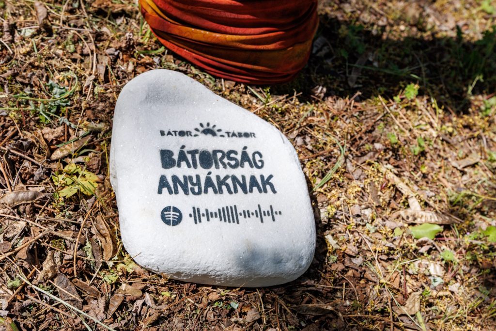 bátorság az anyáknak bátor tábor felhívás