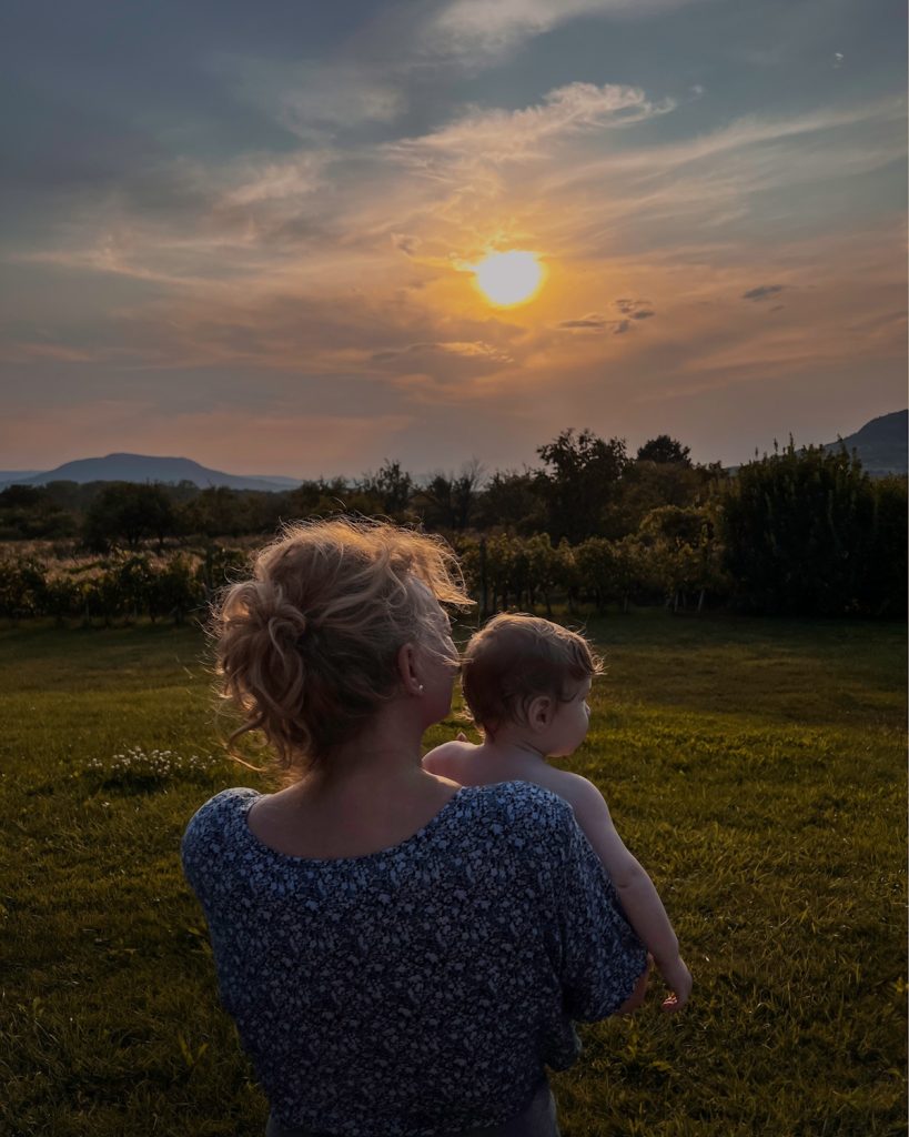 básti juli az unokájával