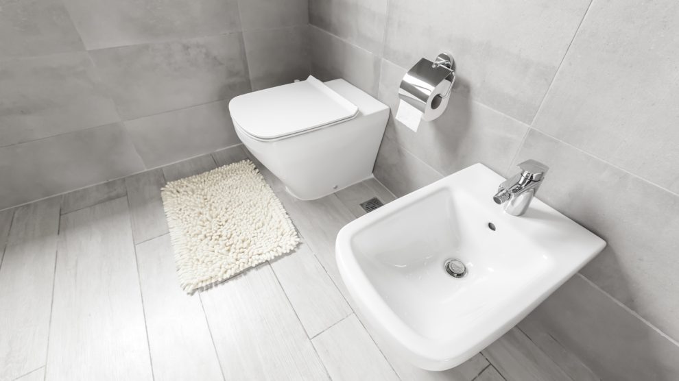 Bidé a WC mellett